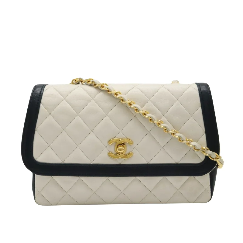 Chanel Matelassé  Leather Shoulder Bag (Pre-Owned)